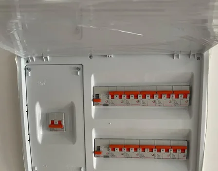 Electro Urgencias (Lampistas) – electricista en Girona